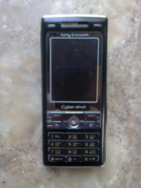 Black Sony Ericsson K800