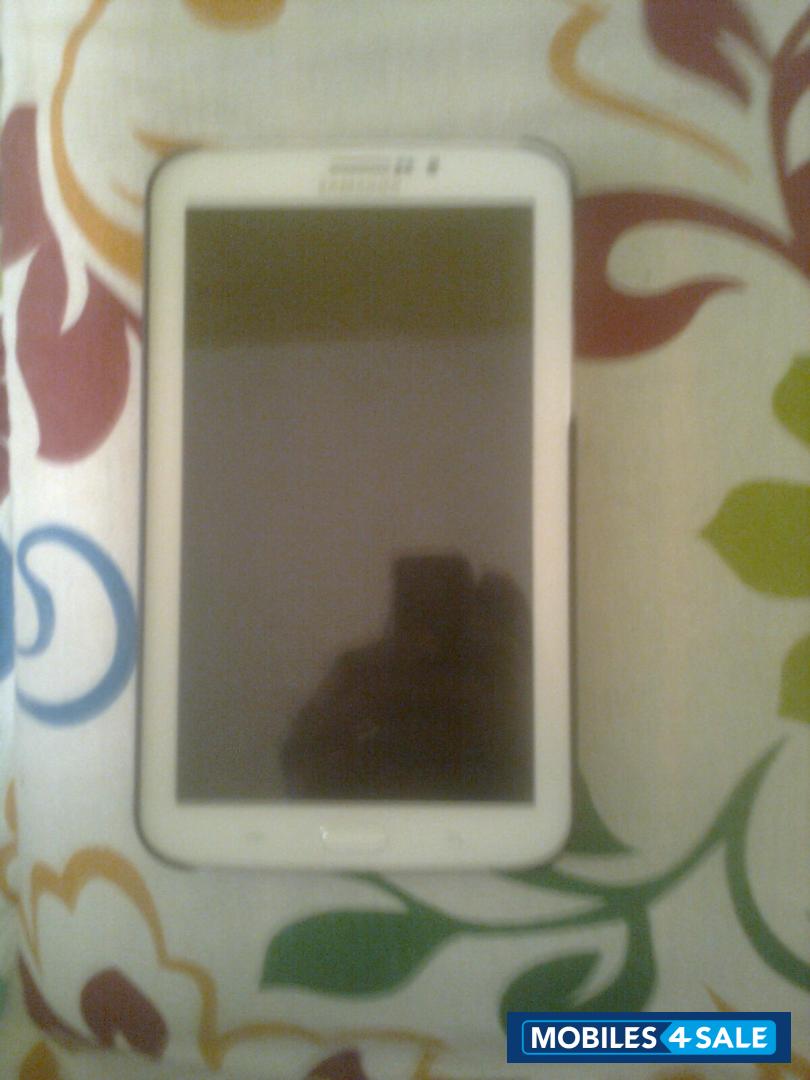 White Samsung Galaxy Tab 3 210