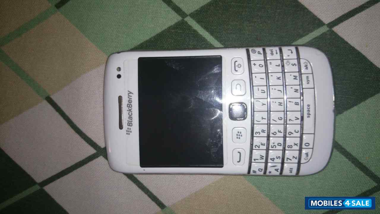 White BlackBerry Bold 9790