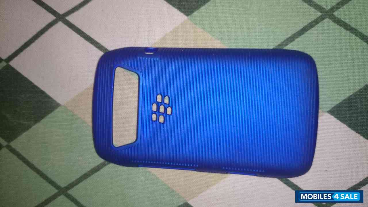 White BlackBerry Bold 9790