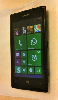 Black Nokia Lumia 520