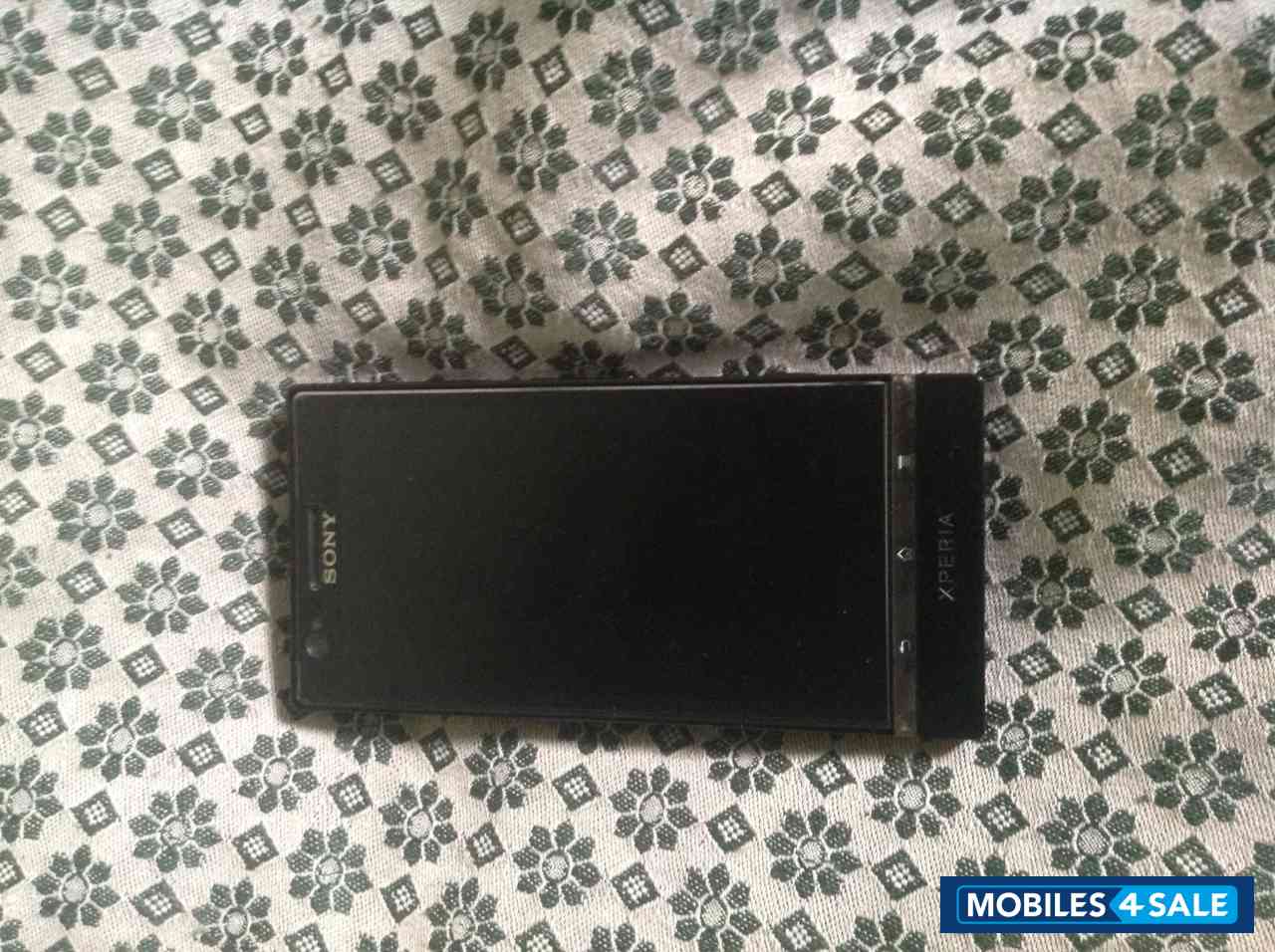 Black Sony Xperia P