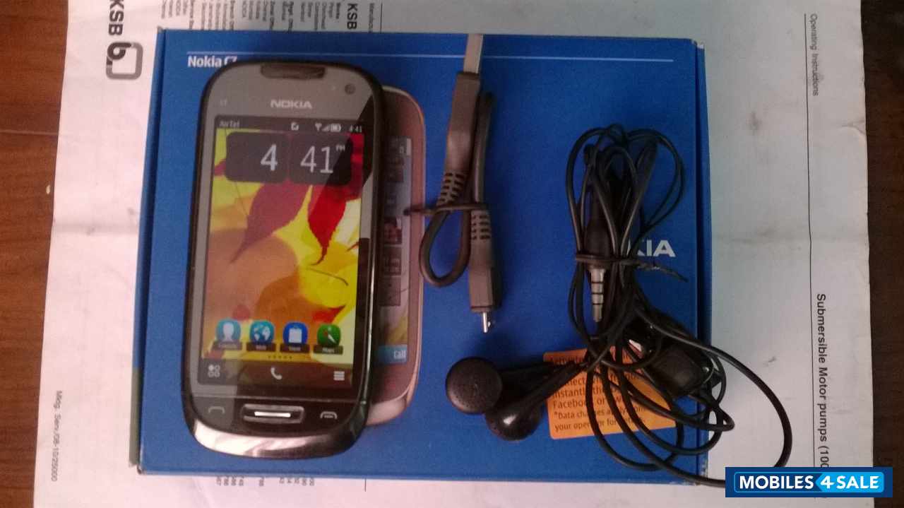 Black Nokia C7