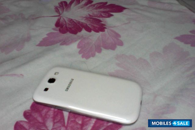 White Samsung Galaxy 3