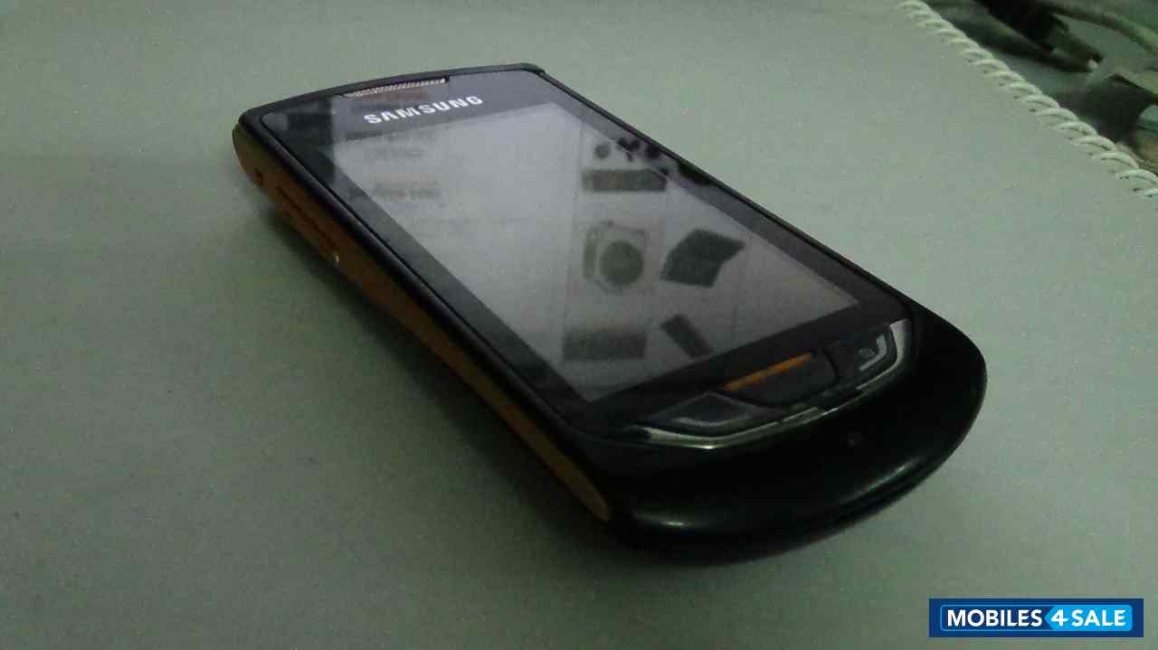 Black & Gold Samsung Monte