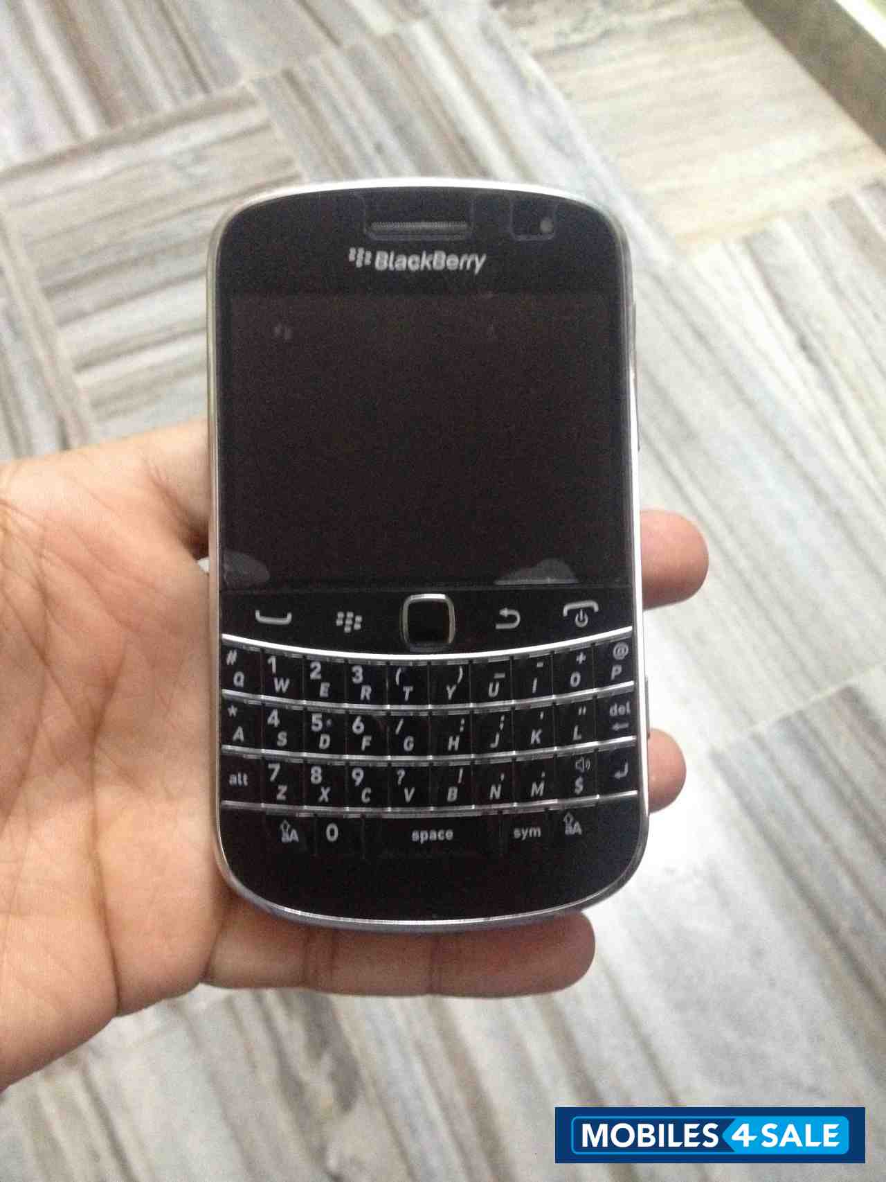 Black BlackBerry Bold 9900