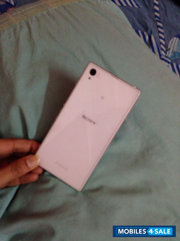 White Sony Xperia Z1