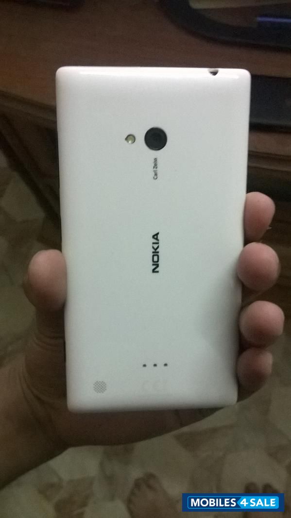 White Nokia Lumia 720