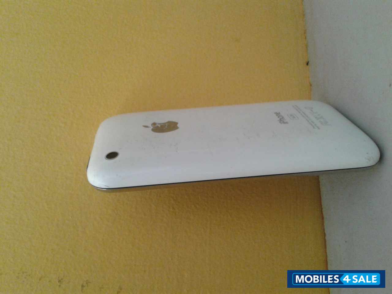 White Apple iPhone 3GS