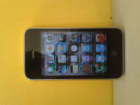 White Apple iPhone 3GS