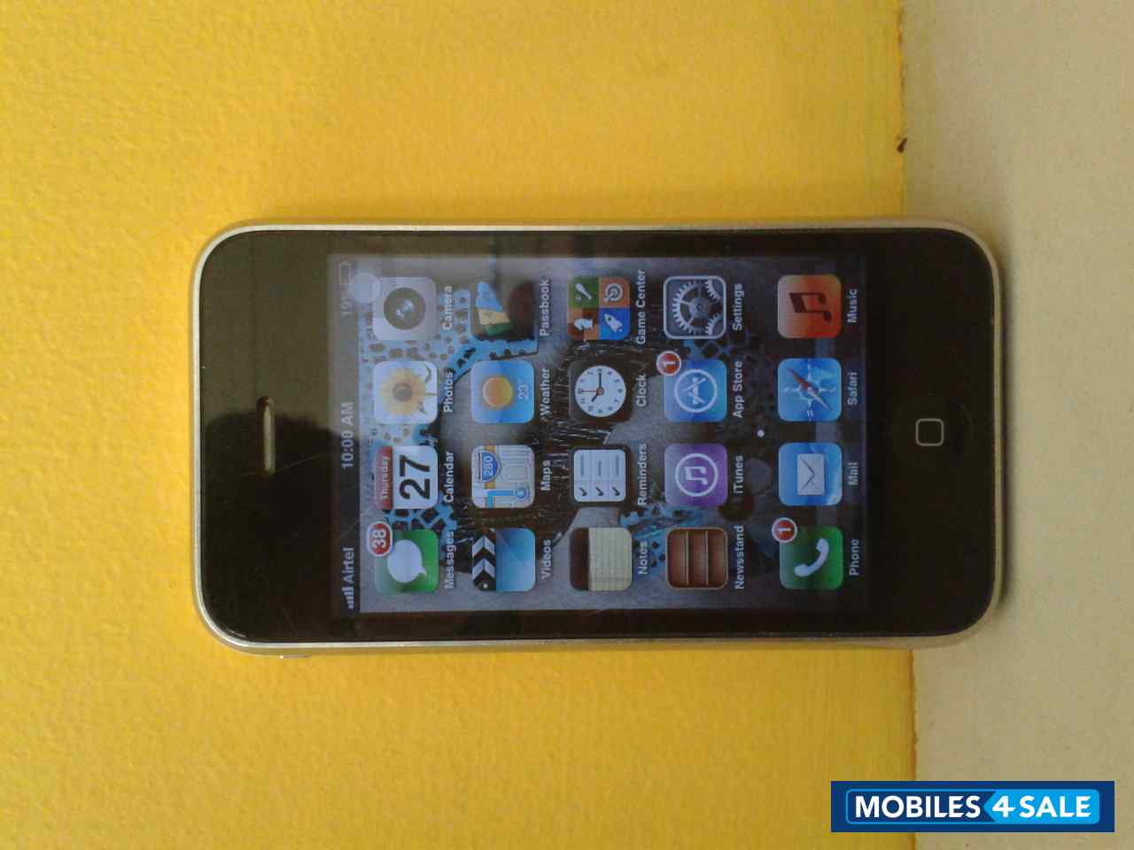 White Apple iPhone 3GS