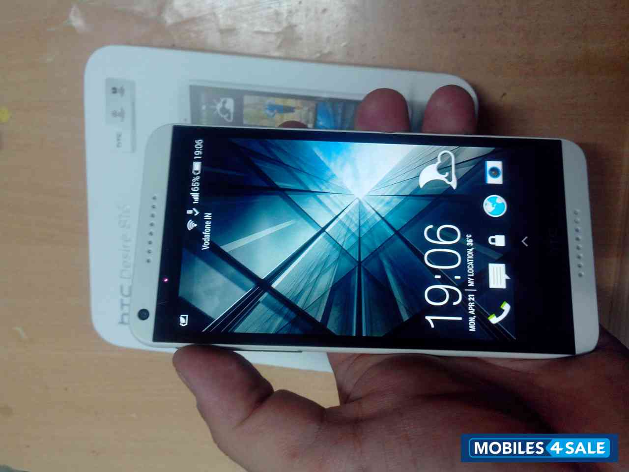 White HTC Desire 816