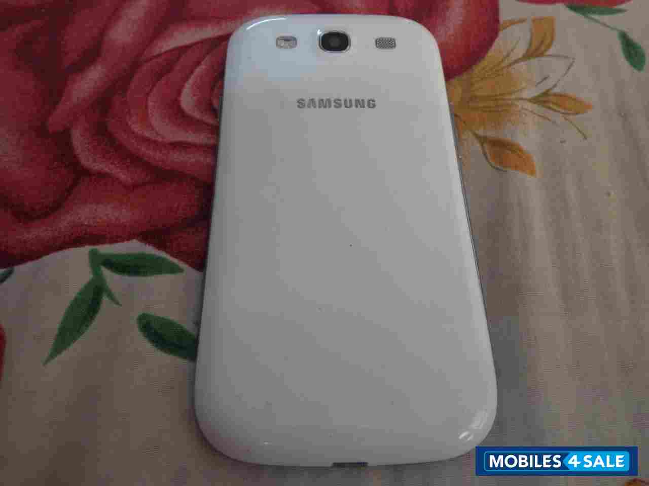 White Samsung Galaxy S3