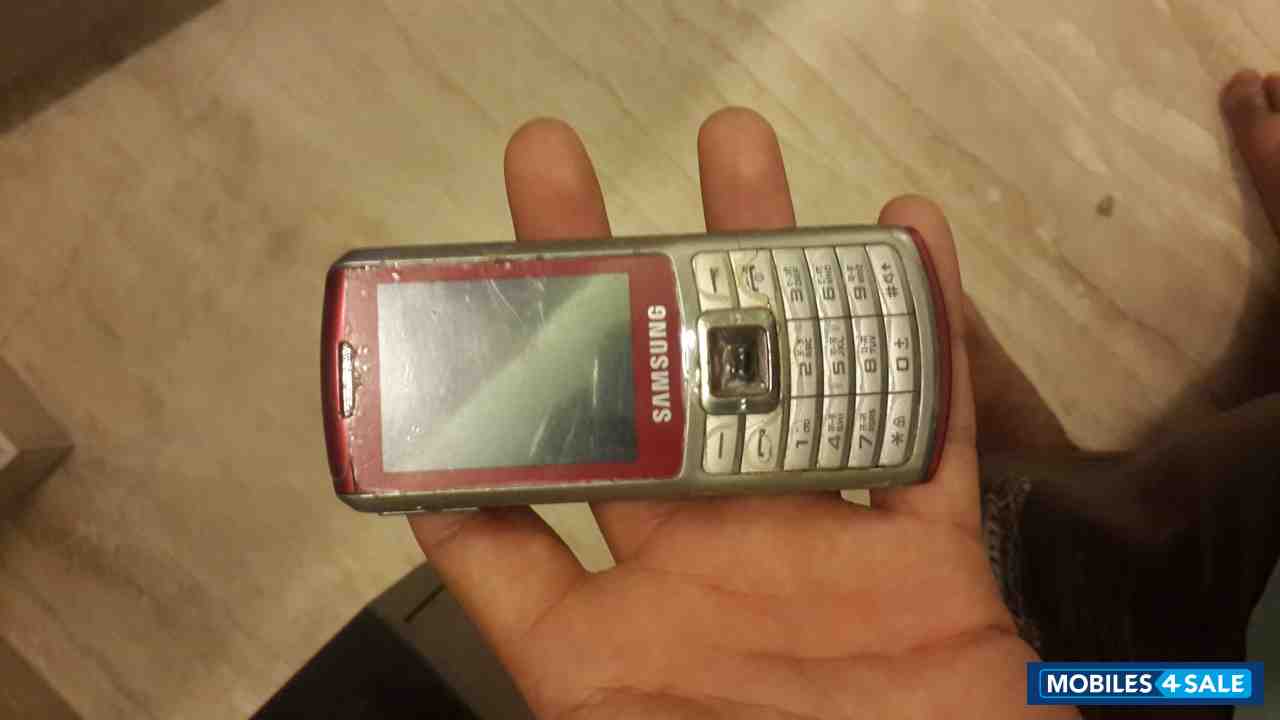 Silver Red Samsung Metro 3310