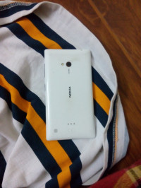 White Nokia Lumia 720