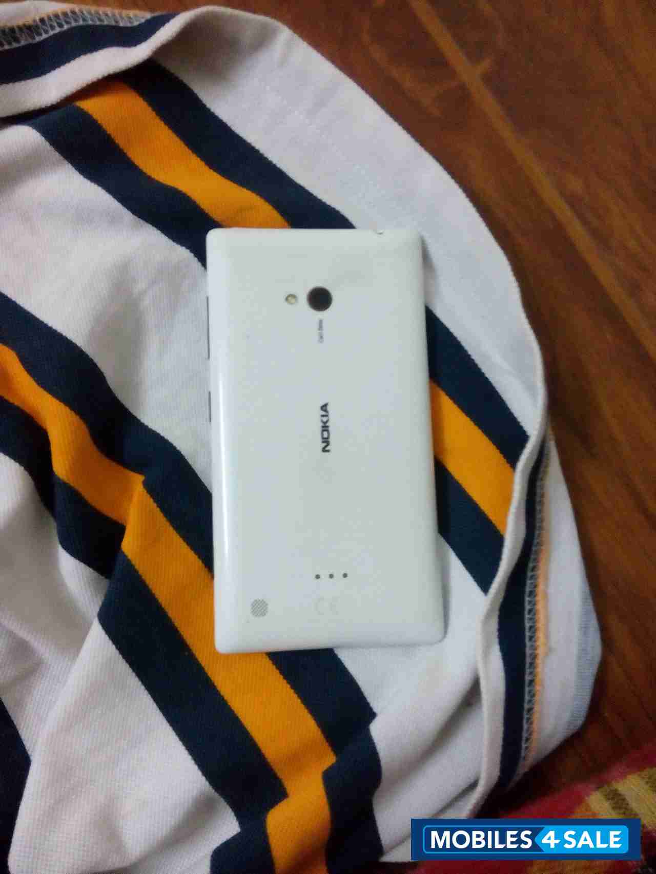 White Nokia Lumia 720