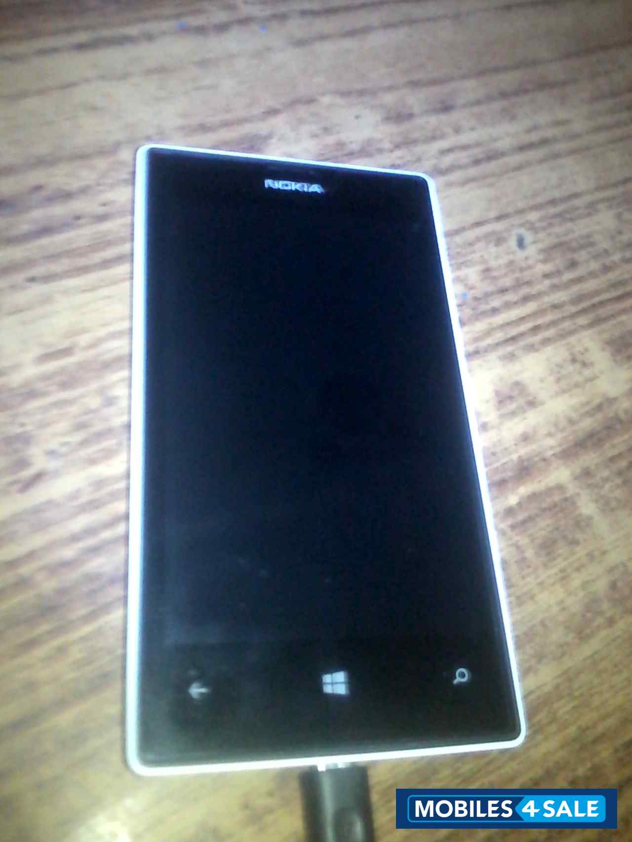 White Nokia Lumia 520