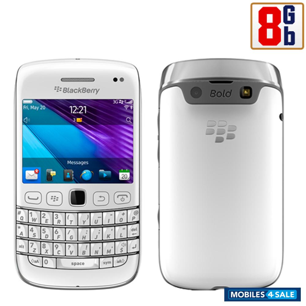 White BlackBerry Bold 9790