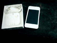 White Apple iPhone 4S