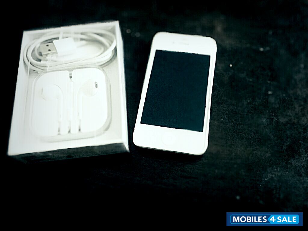 White Apple iPhone 4S