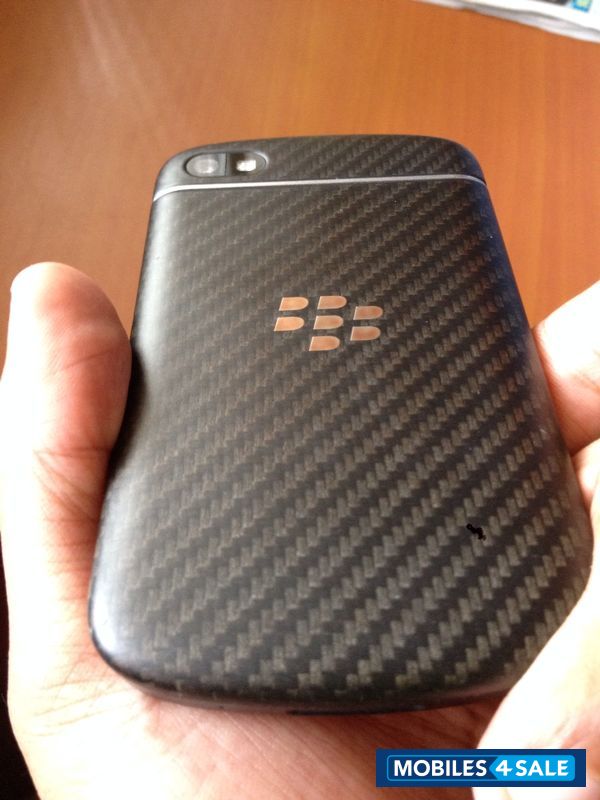 Black BlackBerry Q10