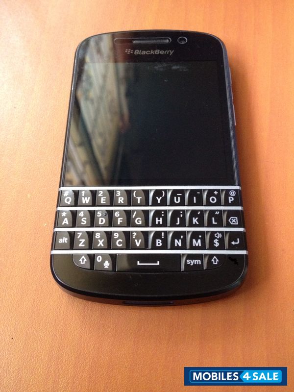 Black BlackBerry Q10