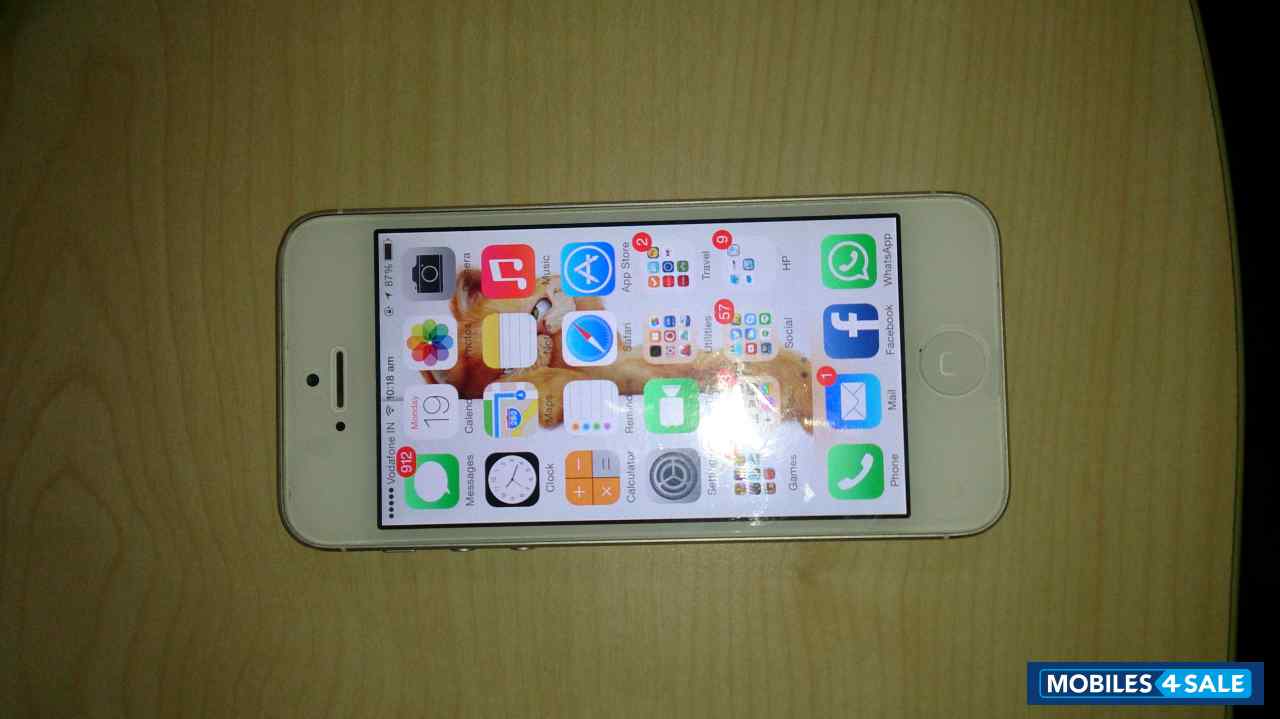 White Apple iPhone 5