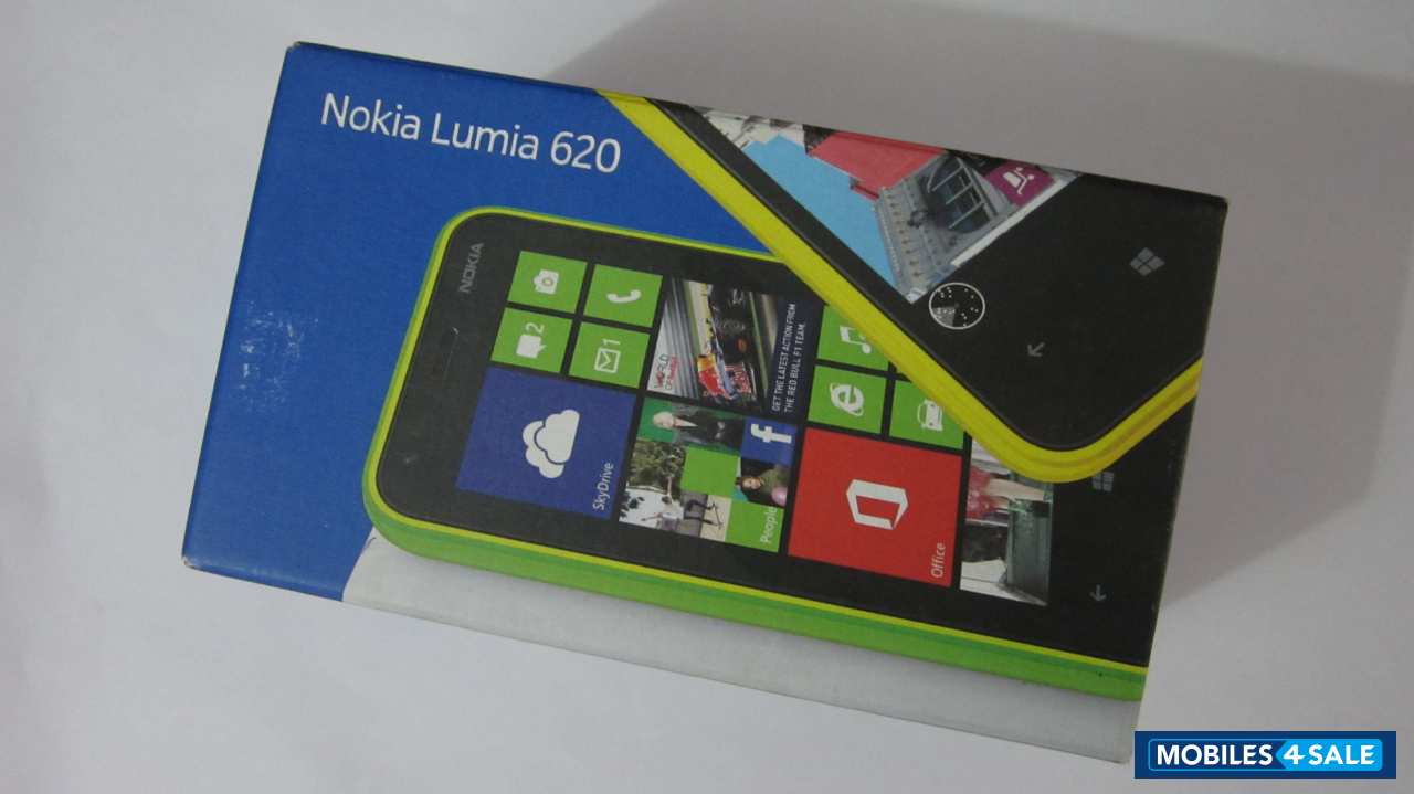 Black Nokia Lumia 620