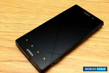 Black Sony Xperia ion