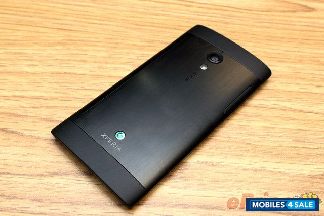 Black Sony Xperia ion