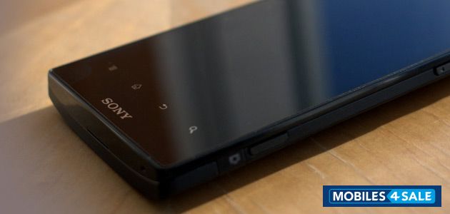 Black Sony Xperia ion