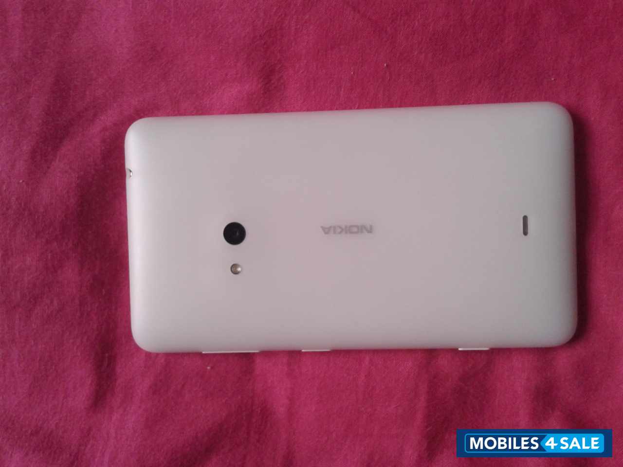 White Nokia Lumia 625