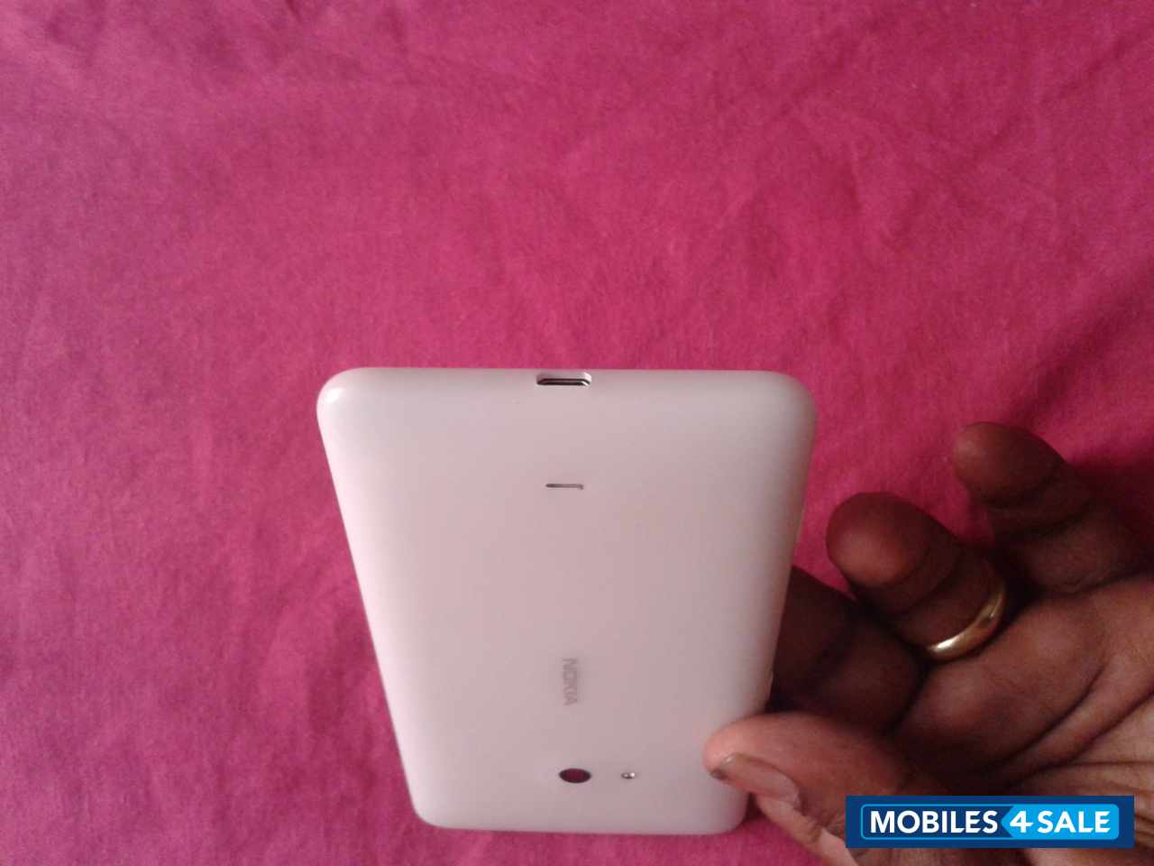 White Nokia Lumia 625