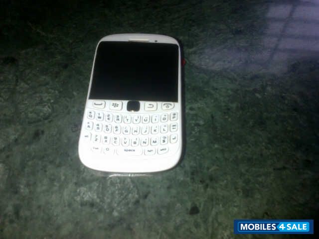 White BlackBerry Curve 9320