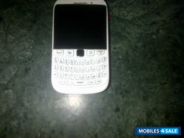 White BlackBerry Curve 9320