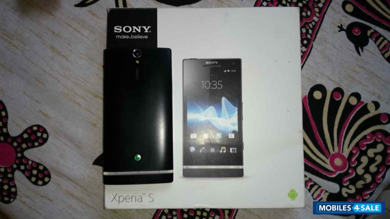 Black Sony Xperia S