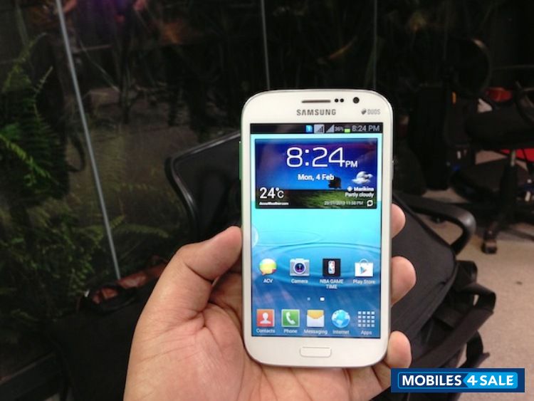 White Samsung Galaxy Grand Neo