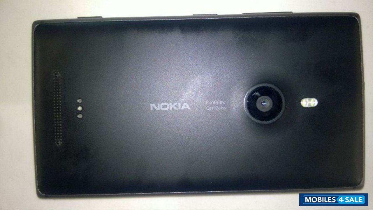 Black Nokia Lumia 925