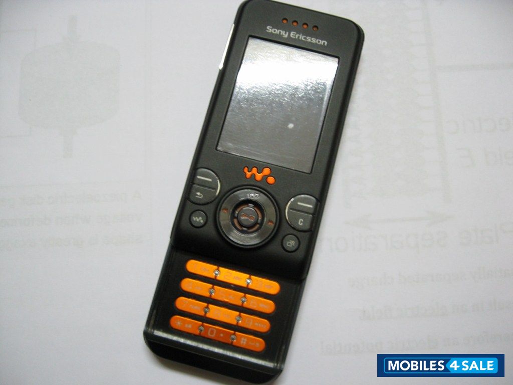 Black Sony Ericsson W580