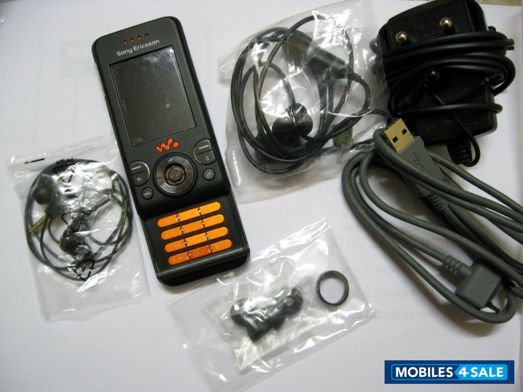 Black Sony Ericsson W580