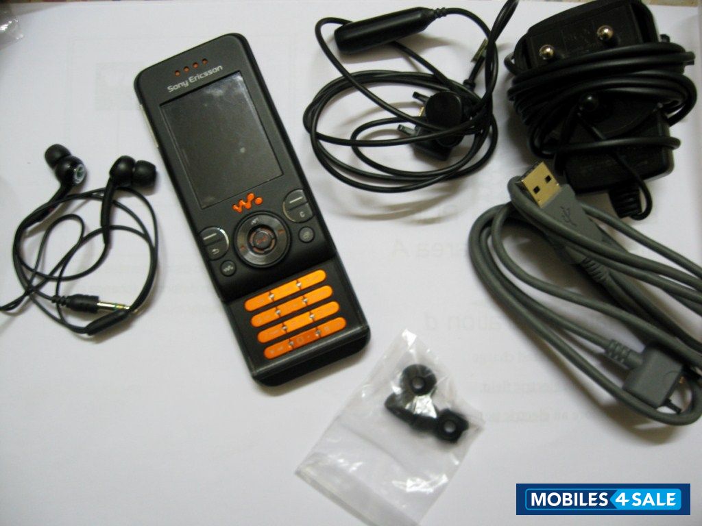 Black Sony Ericsson W580