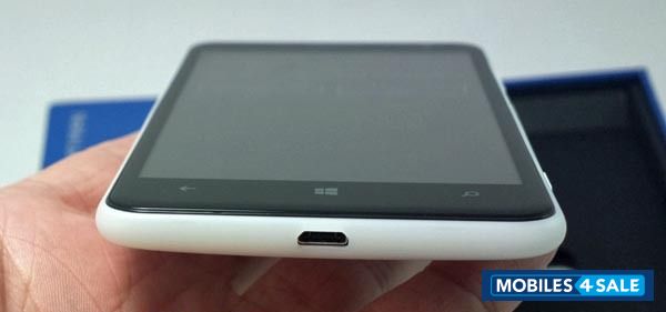 White Nokia Lumia 625