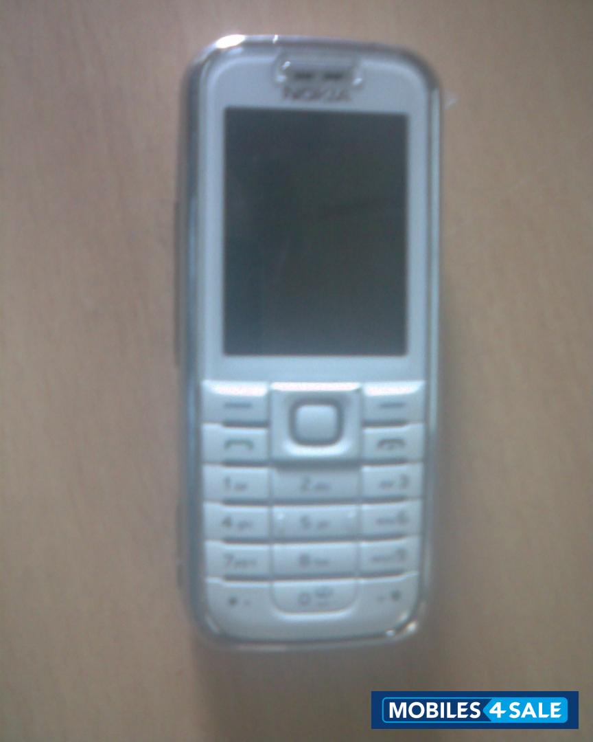 White Nokia 6233