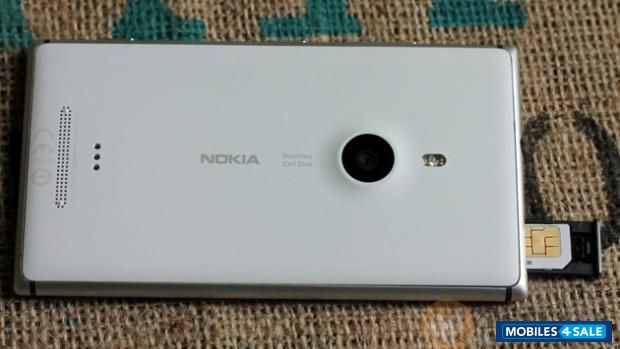 White Nokia Lumia 925