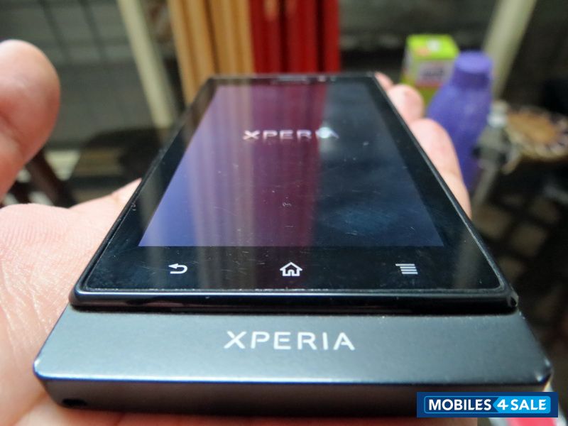 Black Sony Xperia sola