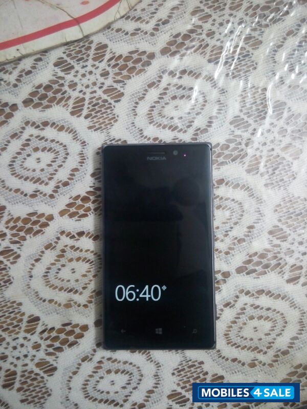 Black Nokia Lumia 925