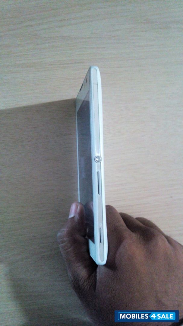 White Sony Xperia C