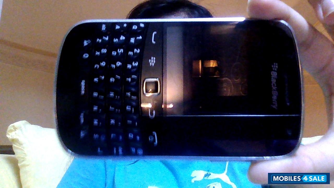 Black BlackBerry Bold 9900