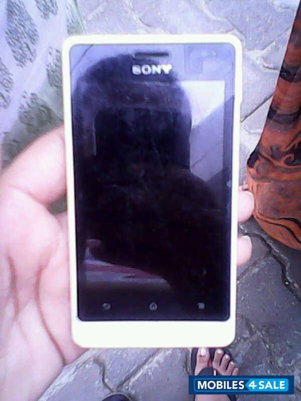 White Sony Xperia go