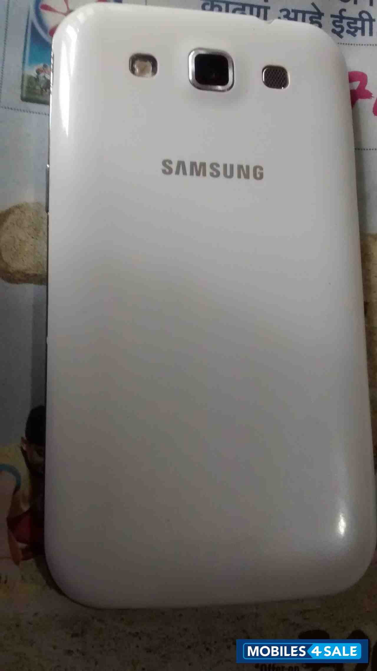 White Samsung Galaxy Grand Quarttro